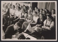 Bei einer D.V.V. Kundgeb. : Mädel-Führerinnen (G. Prietz)