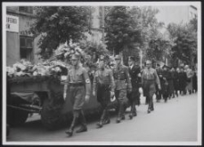 Ehrengeleit am Sarge des von den Polen ermordeten Dr. Patzer, Litzmannstadt am 24. August 1940