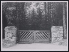 Eingang zum Soldatenfriedhof Pabianice
