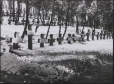 Gräberberg 1941 : Grabkreuzreihe im Winter