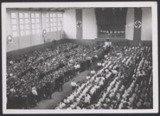 Kundgebung in der Sporthalle u. d. Befreiung