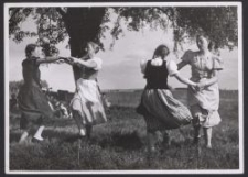 Lodsch, [...] Mädel beim Volkstanz