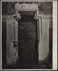 [Fotografia gotyckiego portalu kolegiaty w Tumie]