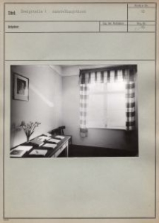 Zweigstelle 1, Ausstellungstisch